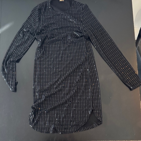 Glitz Dresses & Skirts - Glitz Elegant Black Dress with Black Accents size Medium